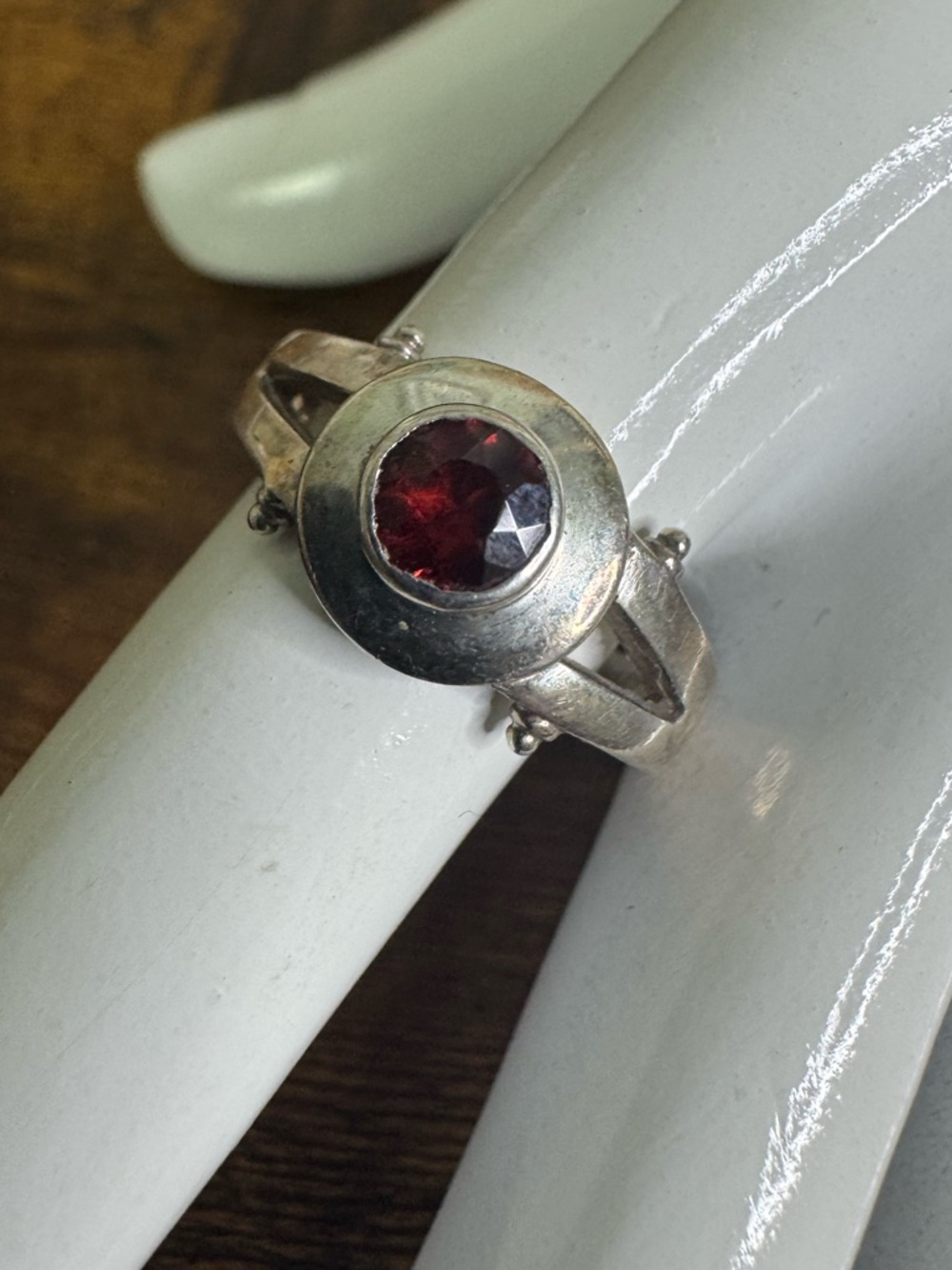 Sterling Silver Ring with Deep Red Garnet Stone Split Shank size 8.5